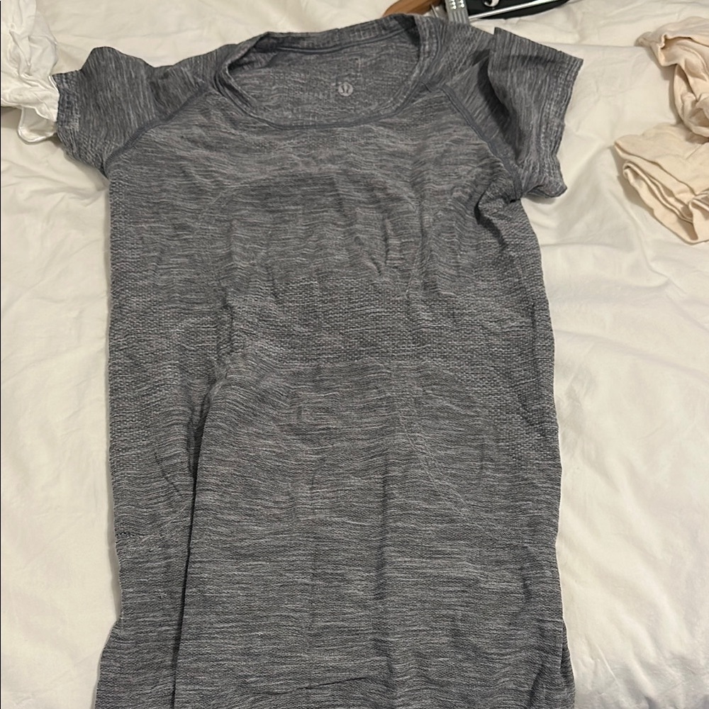 Lululemon Athletica Gray Short Sleeve Tee